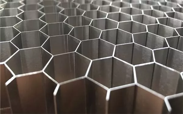航空级铝蜂窝仿生结构技术